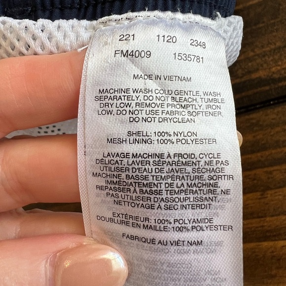 Columbia Omni shade Navy Blue Casual Shorts, size lg. See pics for measurements. - Picture 4 of 11